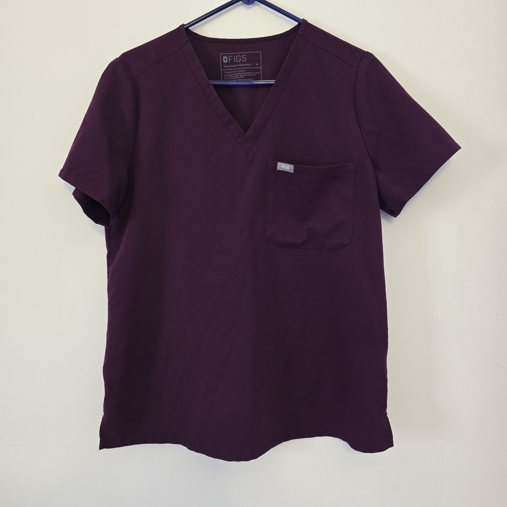 *Figs Womens V-Neck Scrub Top in Plum One Pocket Size Medium